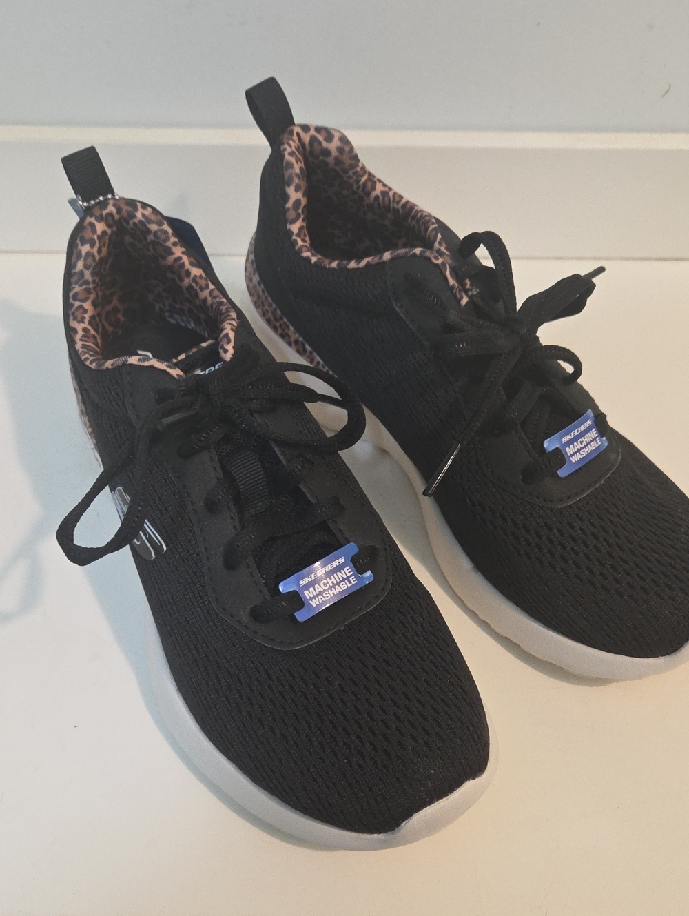 Womens Skechers Black Knit Sneakers with Leopard-Print Lining. New No Box